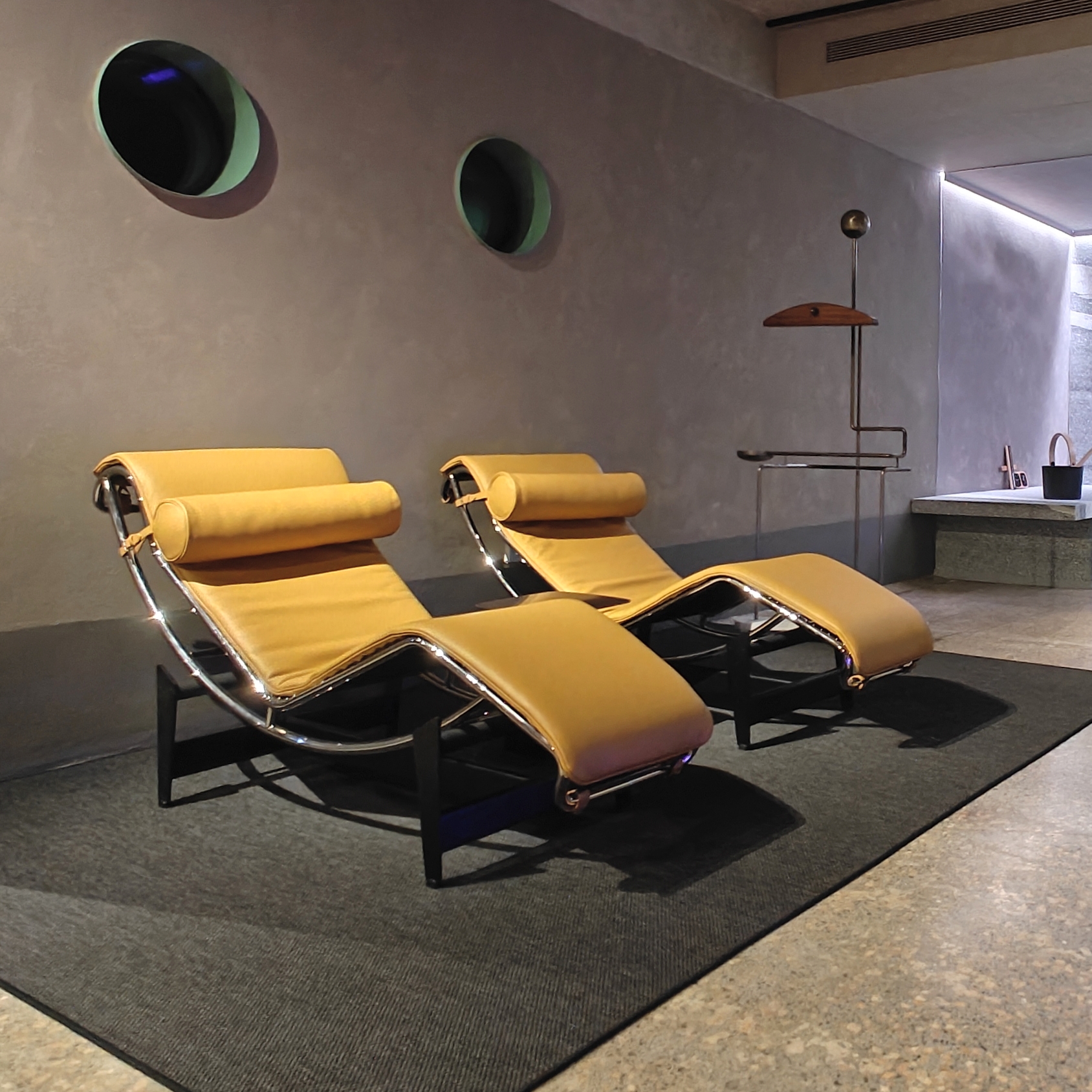 Chaise lounge disegnata da Le Corbusier (Cassina)