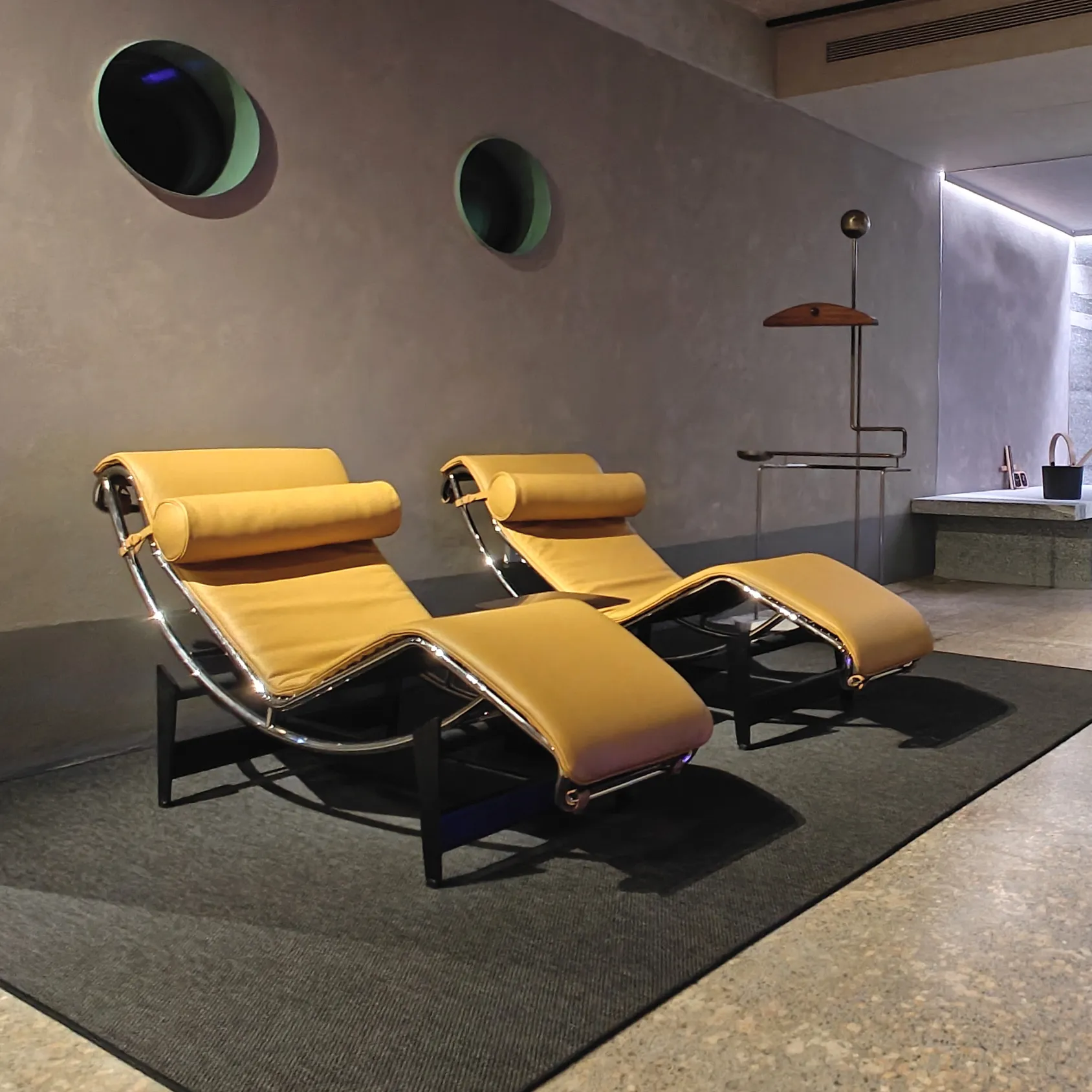 Chaise lounge disegnata da Le Corbusier (Cassina)