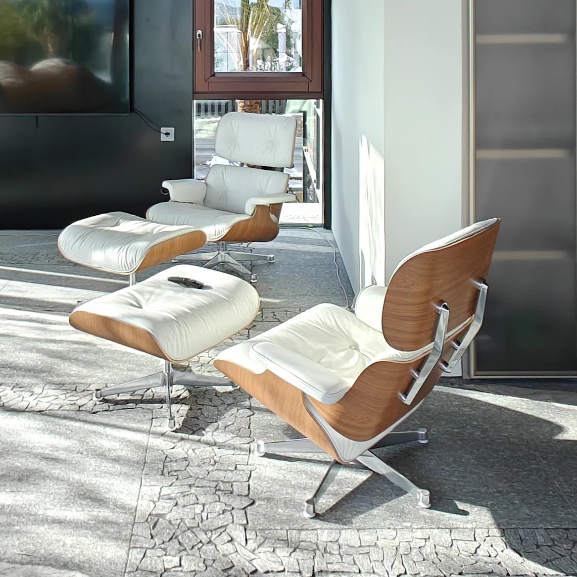 Lounge Chair di Charles+Ray Eames - produzione Vitra